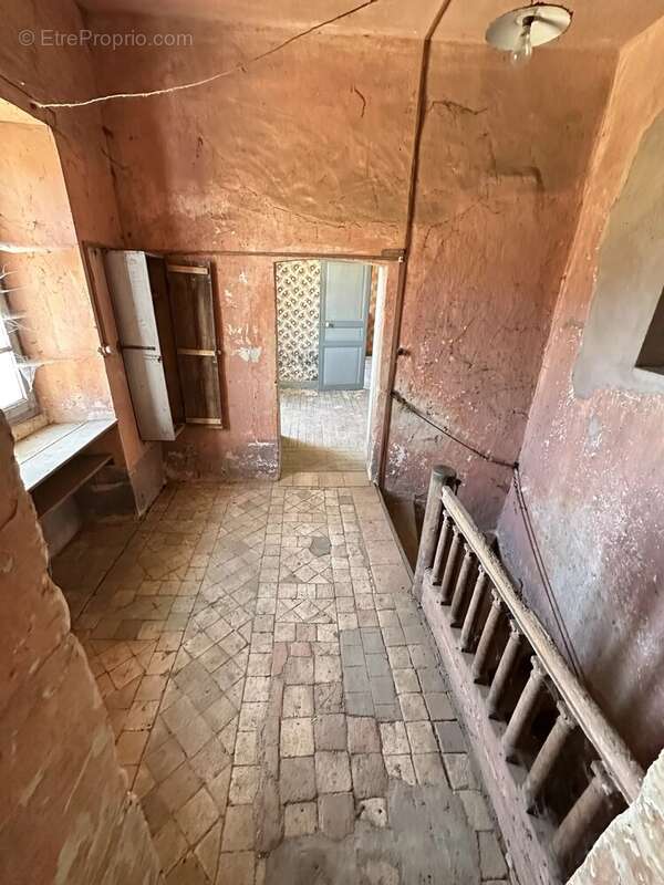 Maison bourgeoise, 300 m² de dépendances, gros potentiel, 485 m² couvert - photo 19