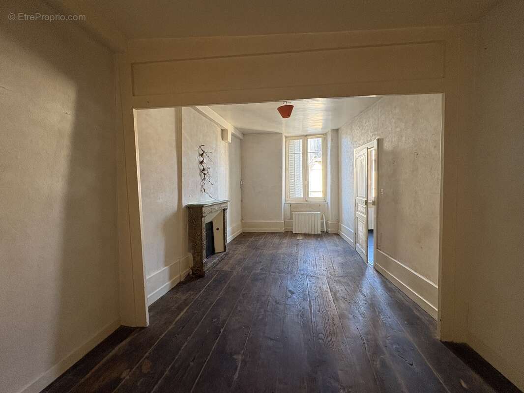 Appartement à SAINT-LEONARD-DE-NOBLAT