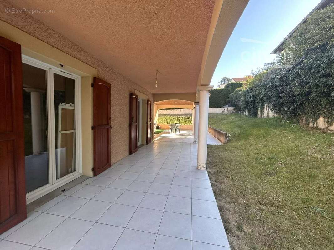 Maison à LE PEAGE-DE-ROUSSILLON