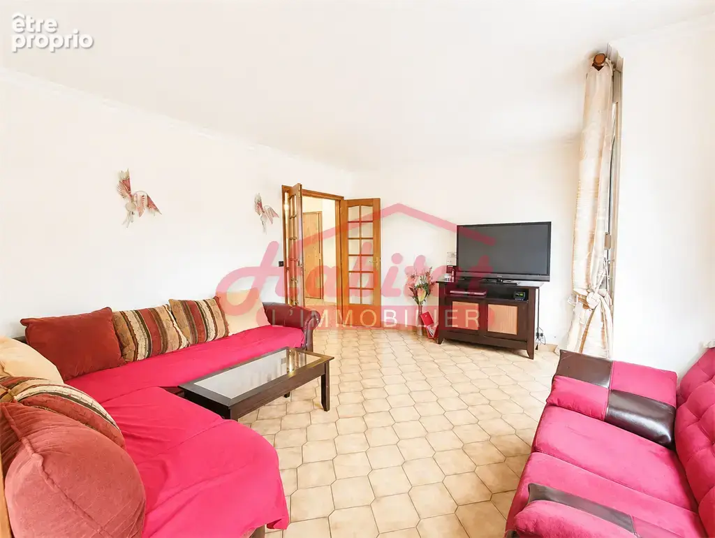 CHELLES - Appartement T4 avec 2 Chambres- Cave - Parkings - photo 11