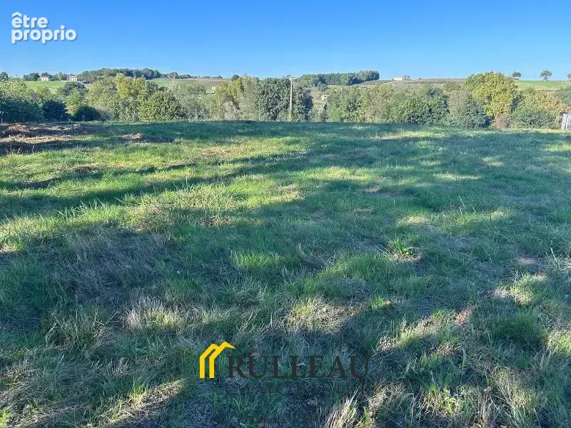 BOURG: Terrain à bâtir de 709m2, proche des commodités - photo 2
