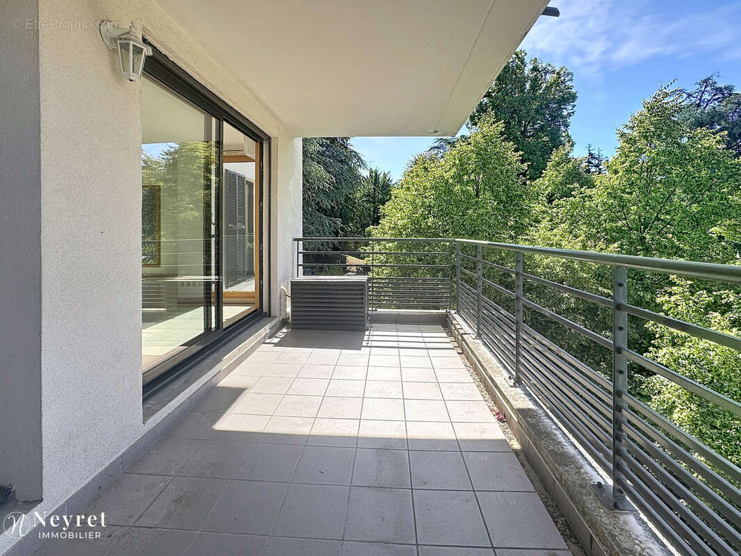 Appartement à SAINT-GENIS-LAVAL