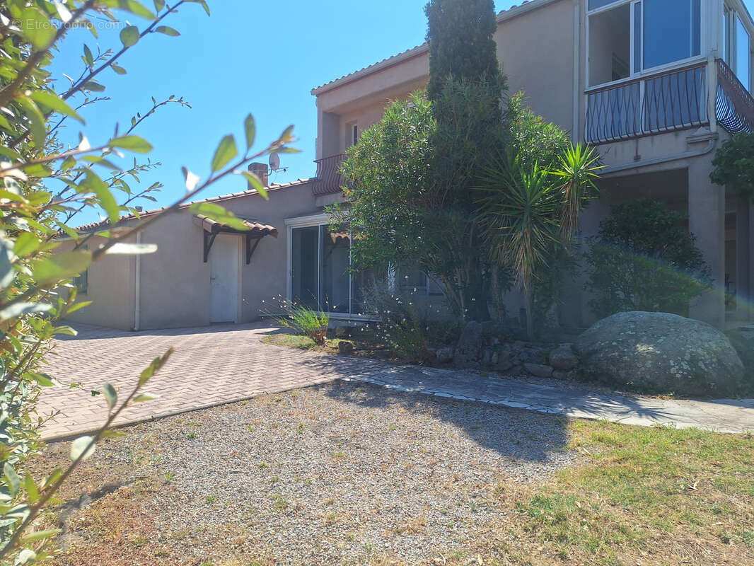 Maison à LAROQUE-DES-ALBERES