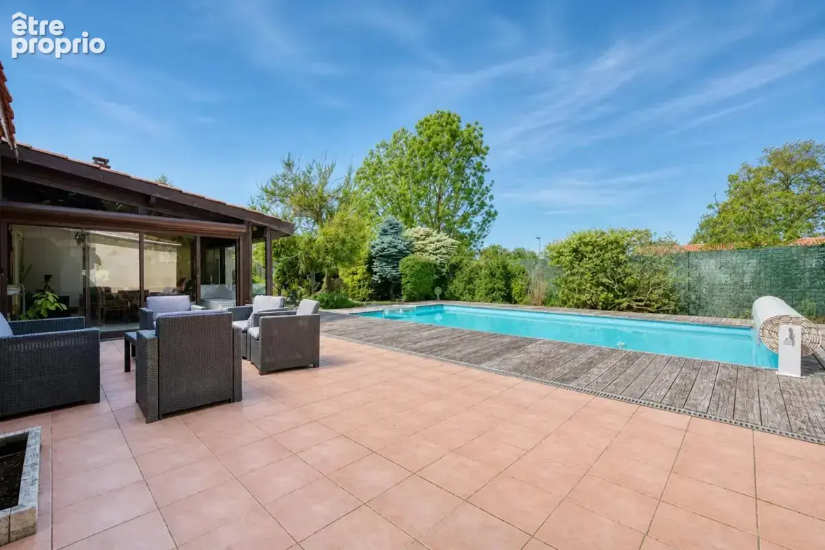 Maison spacieuse à Yves avec piscine - photo 2