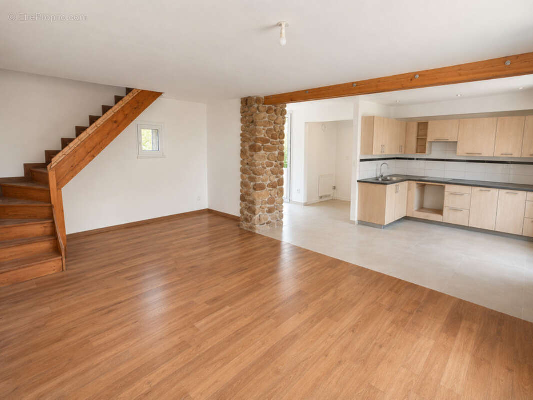 Saint-hilaire-de-la-côte – maison de caractère rénovée – 94,46 m² – jardin – terrasse - photo 4