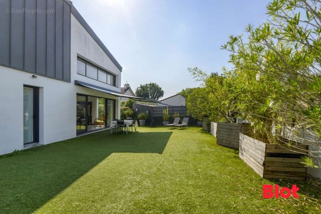 Maison 221 m² à Orvault  - photo 3