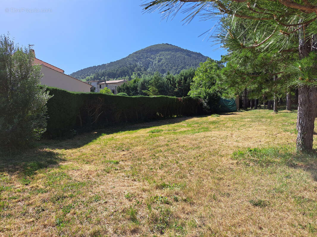 Grande maison sur un terrain de 15 780m2 avec une piscine et un garage de 52m2 - photo 37