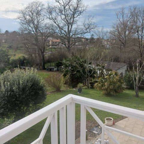 Maison à LA ROCHE-CHALAIS