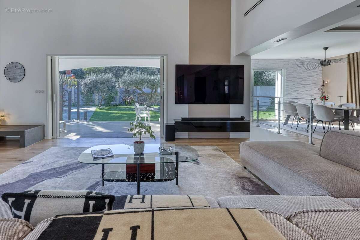 Villa contemporaine rénovée/imaginée par architecte d’intérieur – volumes exceptionnels – Janas - photo 13
