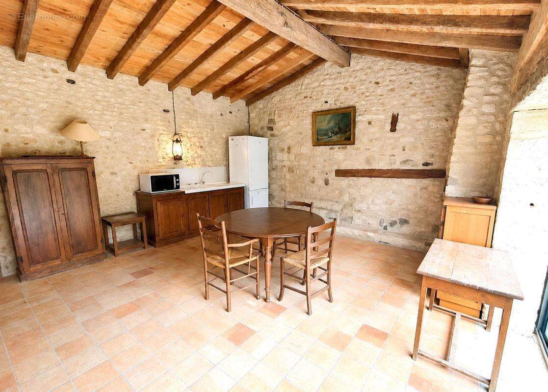 Maison 50 m² à Talmont-Sur-Gironde  - photo 8