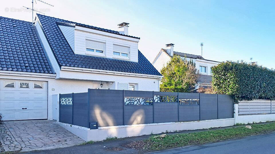 Maison à LESIGNY