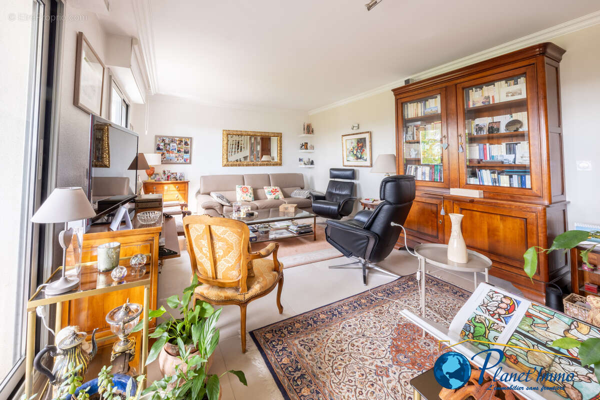 Appartement à SAINT-PRIEST-EN-JAREZ