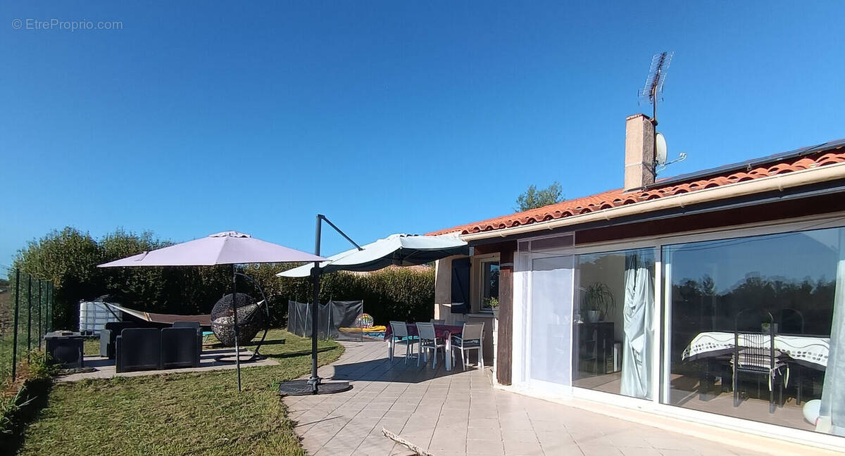 Maison à MAUZAC