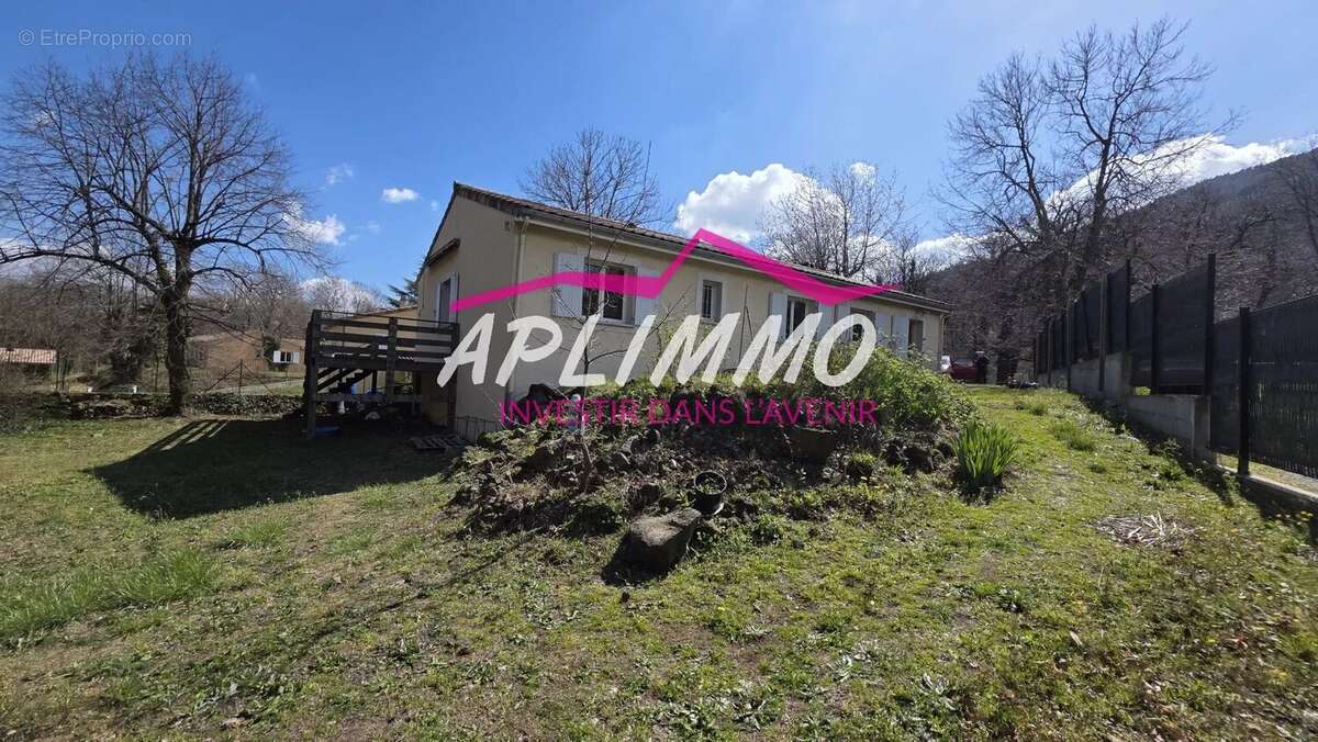 Maison à MONTPEZAT-SOUS-BAUZON