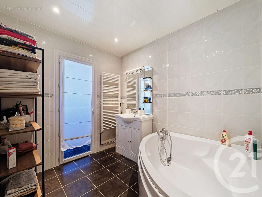 Appartement 90 m² à Feyzin  - photo 6