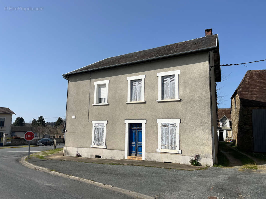 Belle bâtisse composée 3 logements proche château et commerces - photo 9