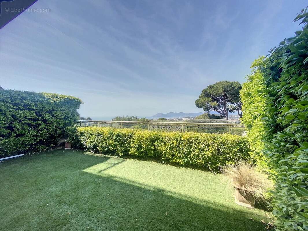 Appartement à LE CANNET