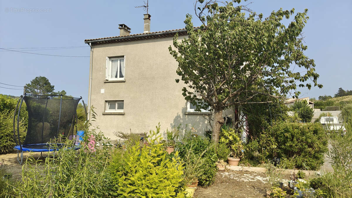 À seulement 3 km de Limoux, dans un village calme et recherché, découvrez cette maison de 130 m2 habitables of - photo 3