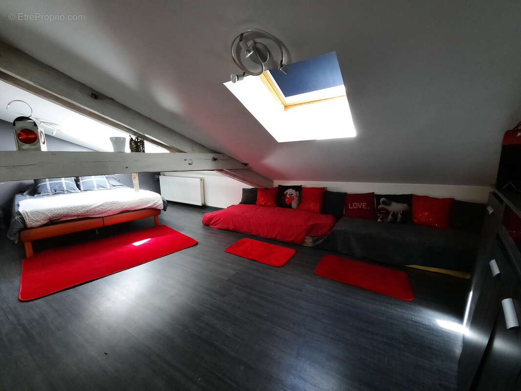 Maison à LA ROCHE-CHALAIS