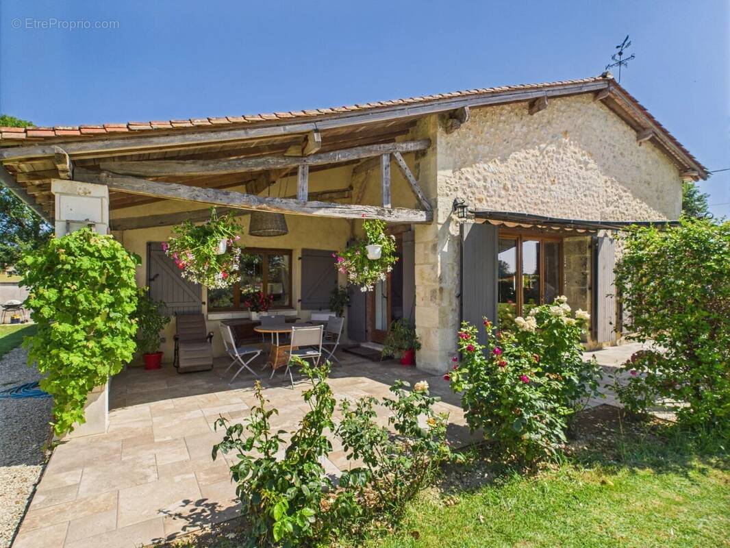 Maison à AUBETERRE-SUR-DRONNE