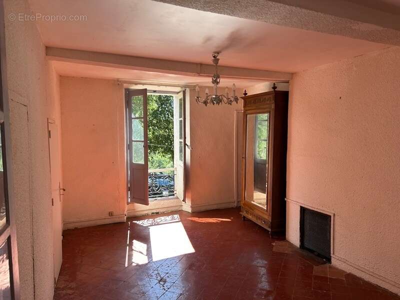 Maison de village à rénover – Centre de La Verdière (83) - photo 7