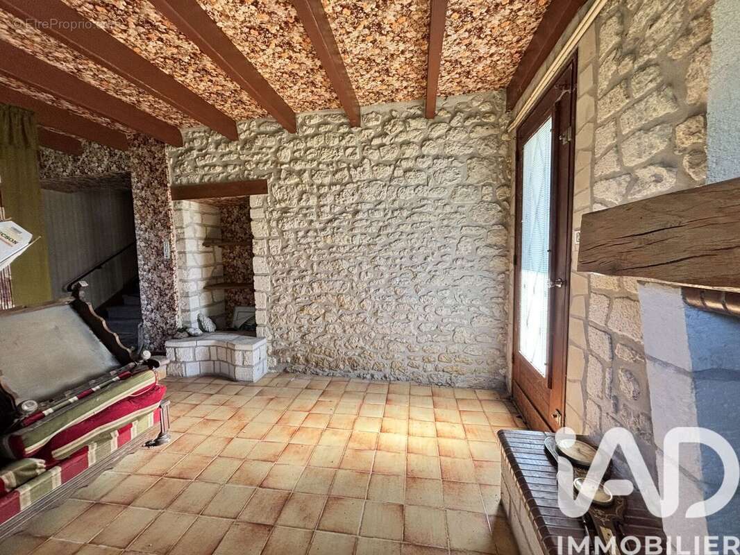 Photo 8