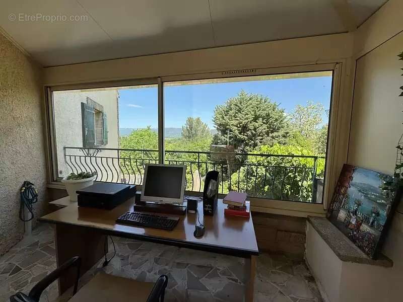 Maison à LA ROQUE-D&#039;ANTHERON