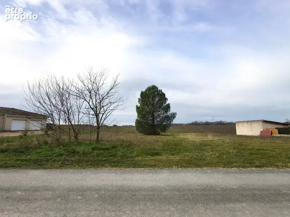 Terrain à TECOU