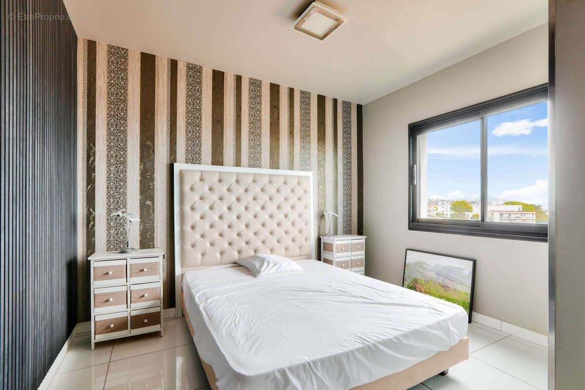 Maison à SAINT-LAURENT-DU-VAR