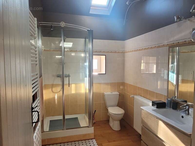 Maison à MAUZAC-ET-GRAND-CASTANG