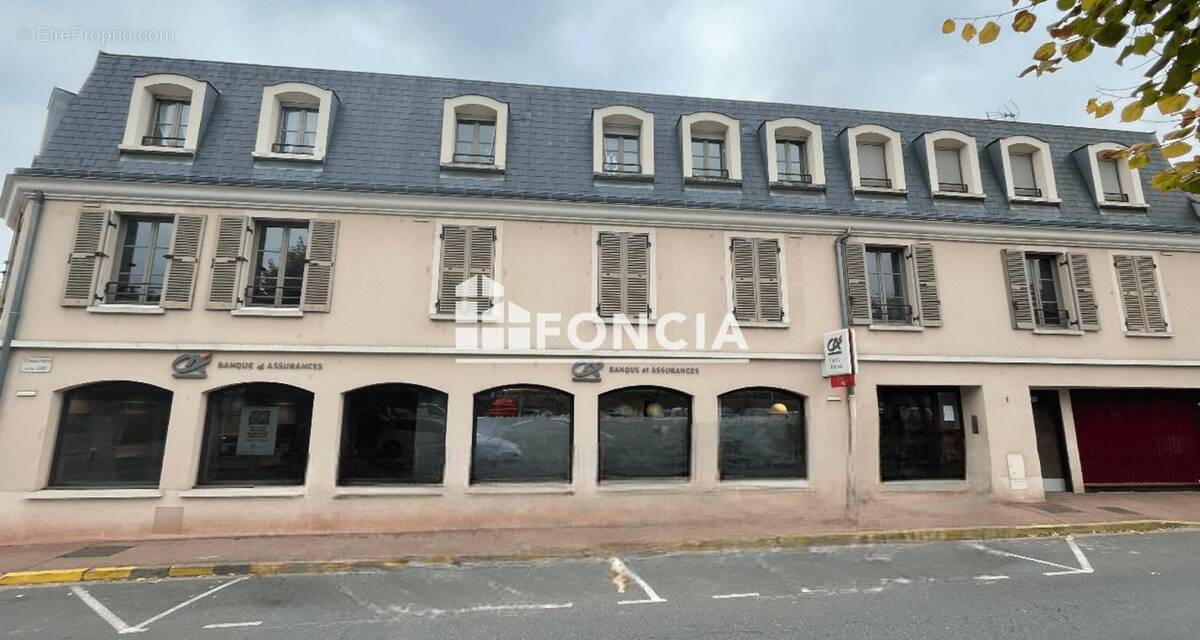 Parking à ETRECHY