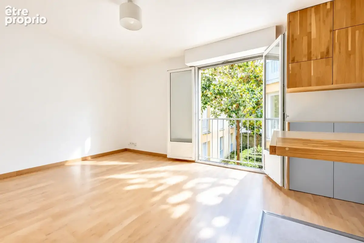Superbe appartement entièrement rénové, où lumière, confort et qualité de vie se rejoigne. Ideal investissemen - photo 3