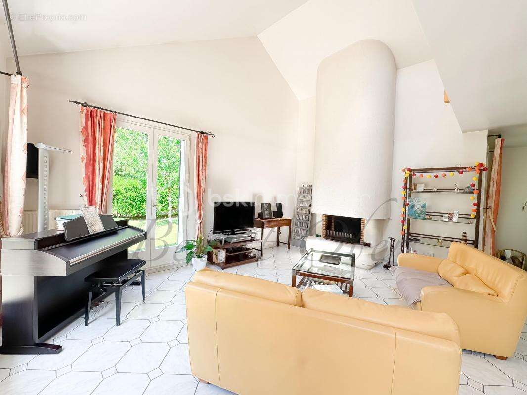 Maison à OZOIR-LA-FERRIERE