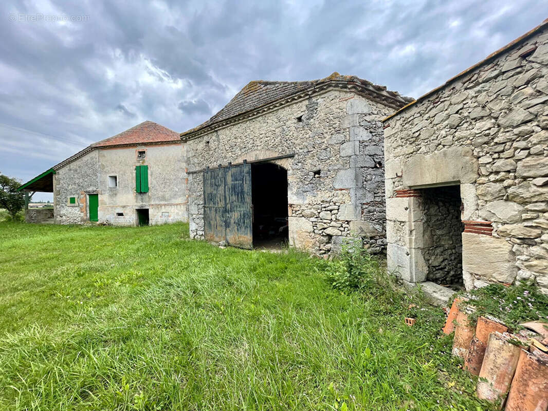 Maison à SAINT-PASTOUR
