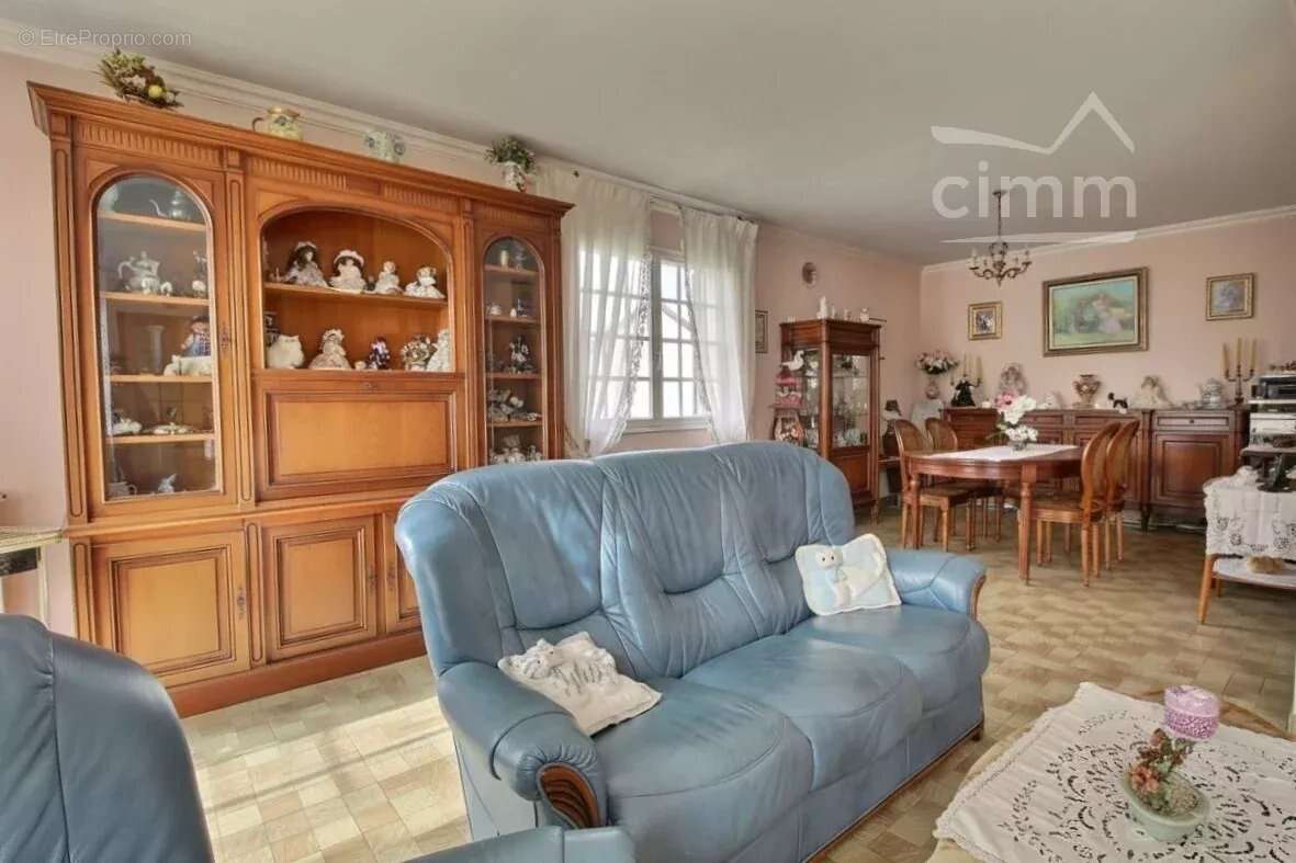 Maison à SAINT-ELOY-DE-GY