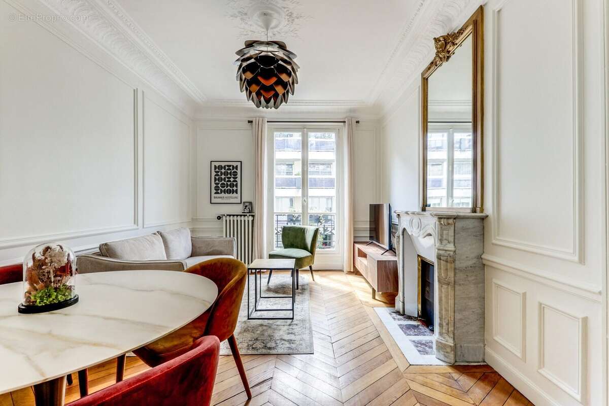 Appartement à PARIS-16E