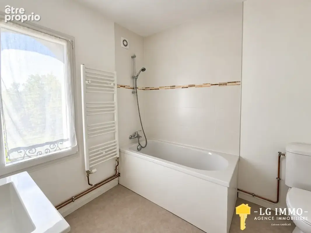 Maison en pierre entièrement rénovée — 3 chambres — jardin clos — dpe a - photo 15