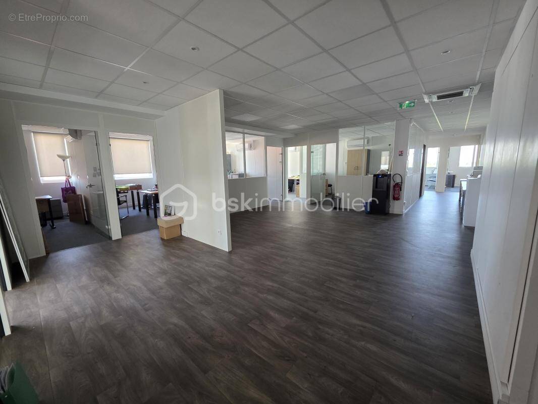 Commerce à MONTEVRAIN