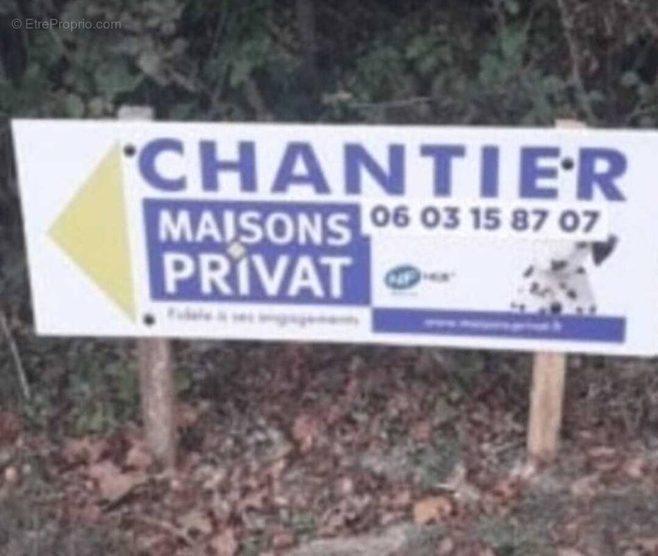 Terrain à LA CHAIZE-LE-VICOMTE