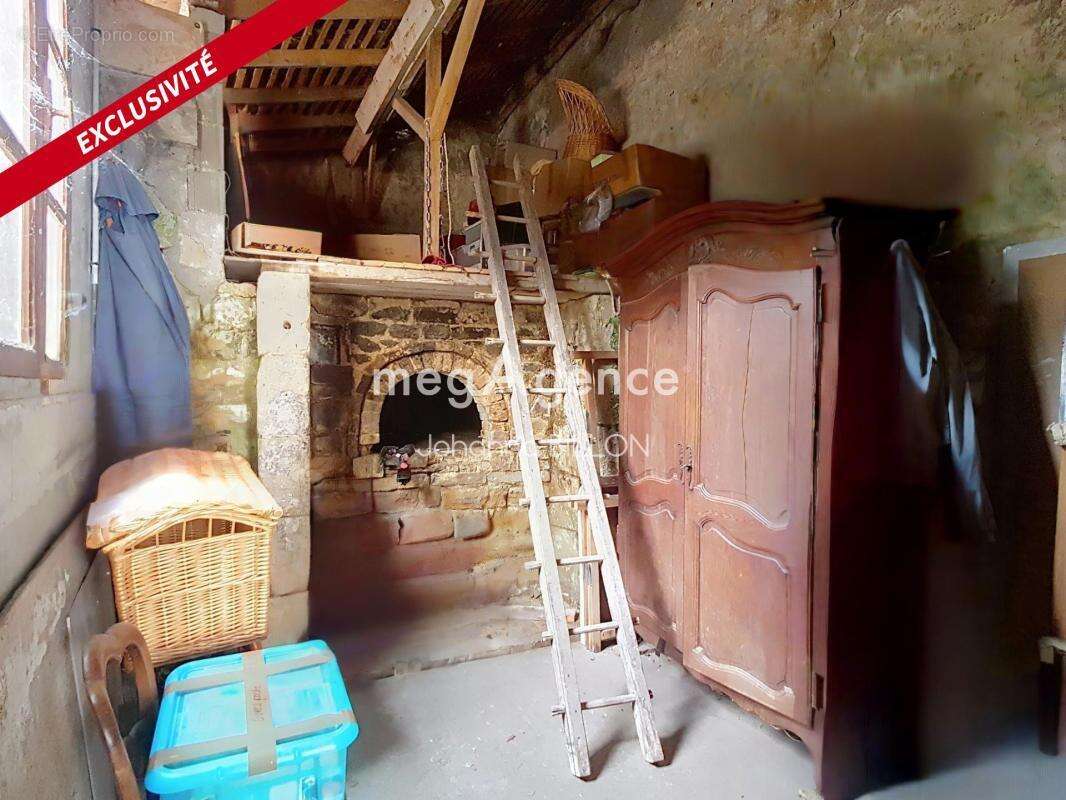 Maison de charme avec véranda, annexes et caves !! - photo 12