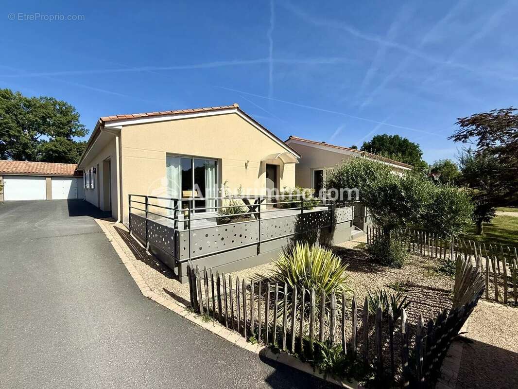 Maison contemporaine de 136m² 5 pièces 3 garages - photo 7