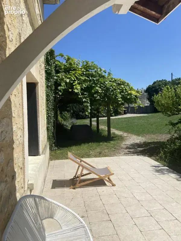 Domaine à taille humaine avec maison pierre joliment rénovée 4 chambres, piscine et nombreuses dépendances sur 4hectares près de - photo 2