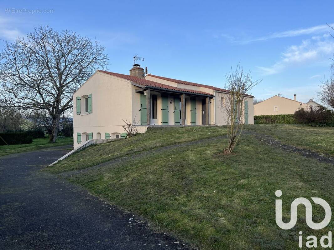 Photo 1 - Maison à SAINT-HILAIRE-DES-LOGES