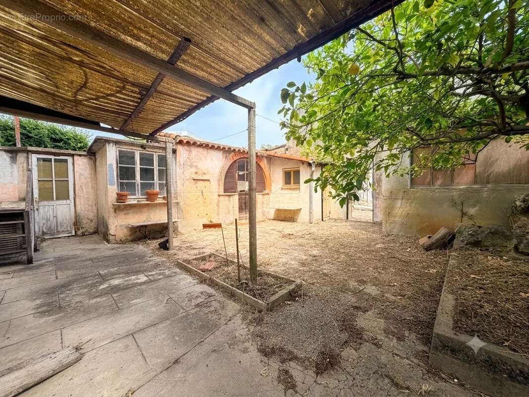 Cagnes-sur-mer - propriété de 2 maisons - terrain plat de 2 400 m² - photo 15