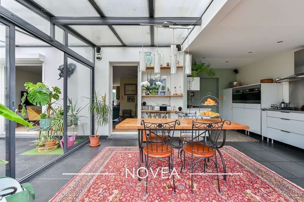 Maison à SAINT-GENIS-LES-OLLIERES