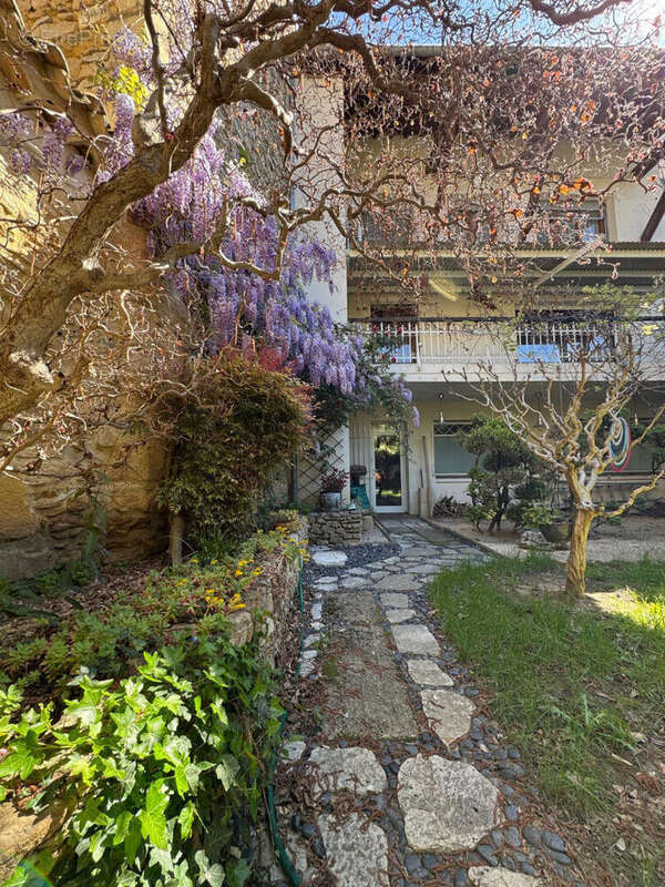 Appartement à BAGNOLS-SUR-CEZE