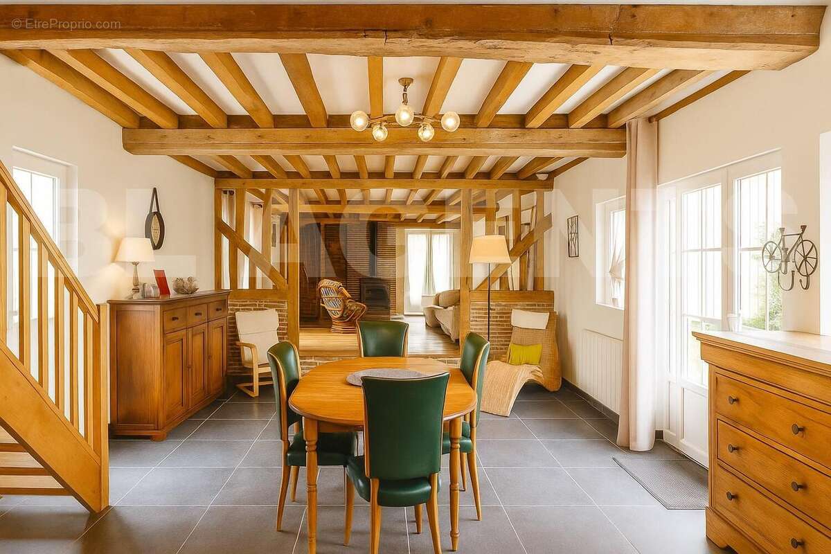 piece de vie - Maison à CREVECOEUR-EN-AUGE