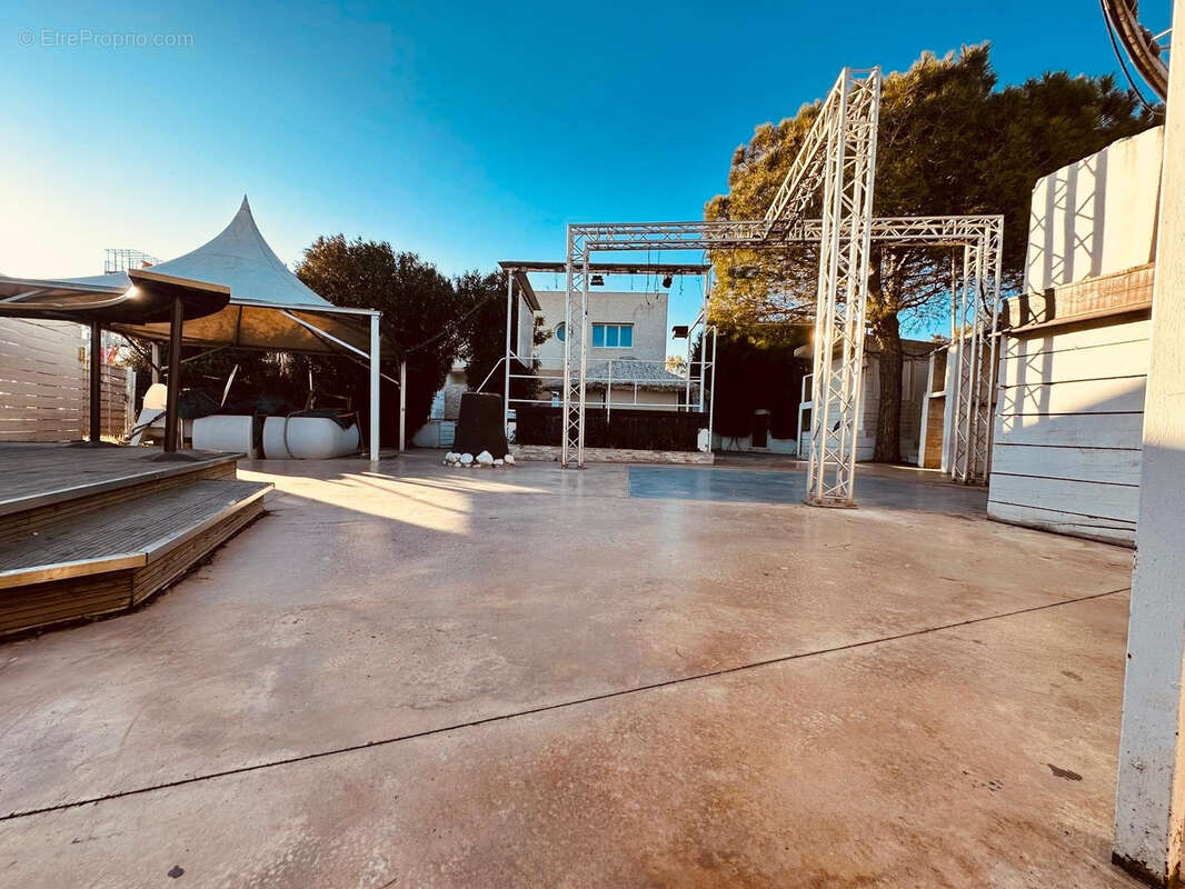 Commerce à TORREILLES