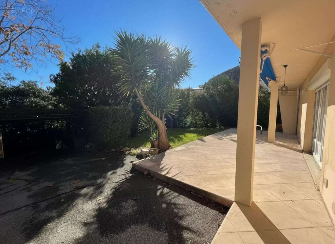 Appartement à EZE