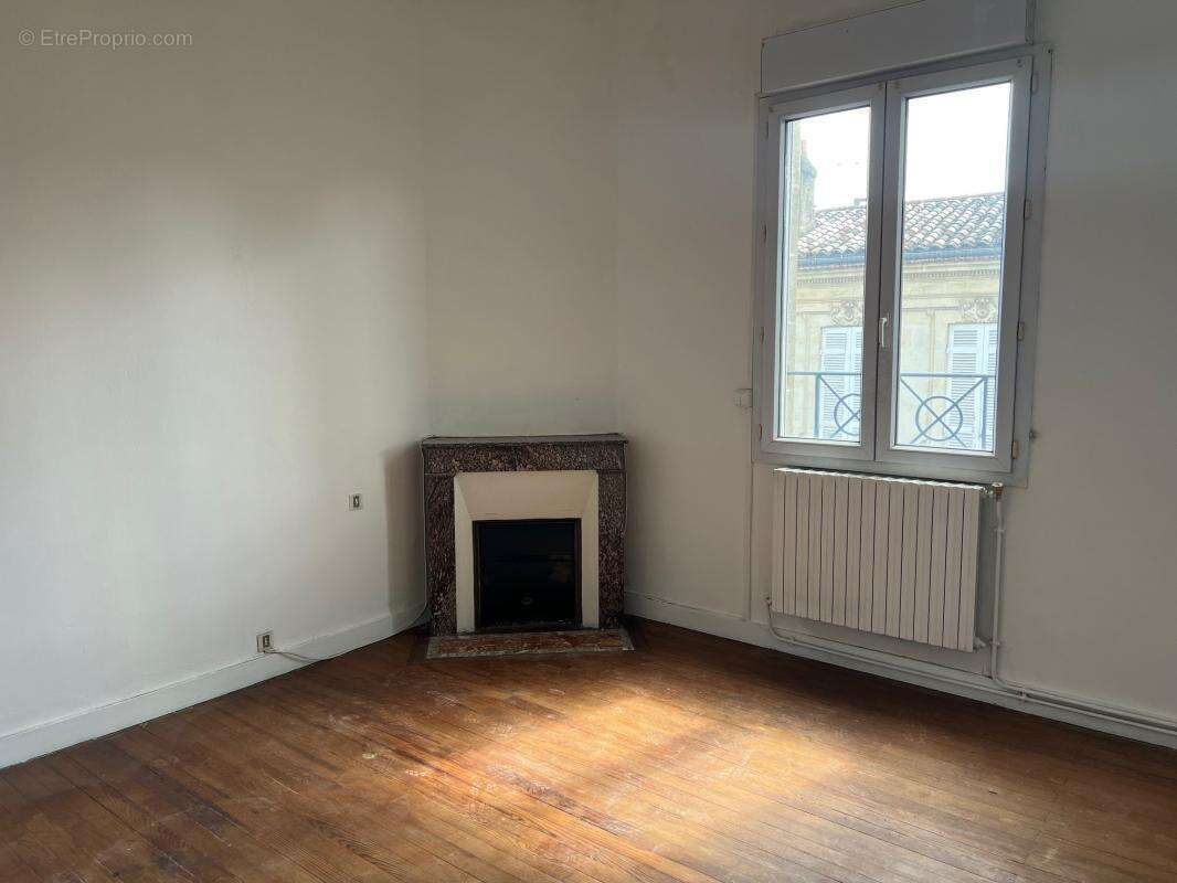 Opportunité  : maison de ville en pierre au cœur de saint-genès - photo 6